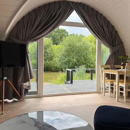 Choller Lake Lodges - The Lake House With Private Hot Tub Arundel Exterior photo