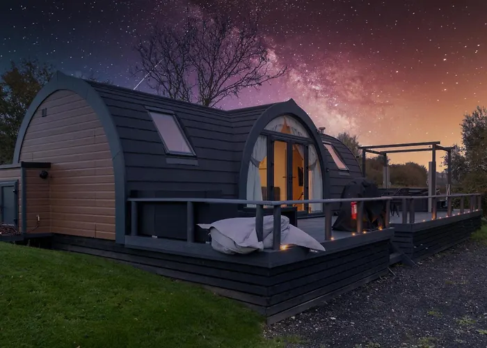Choller Lake Lodges - The Lake House With Private Hot Tub